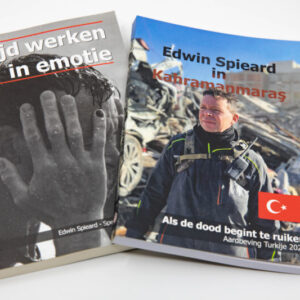 Edwin Spieard - Special Death Care, Airbrush Special Death Care, Wagens Special Death Care, voomalig ambu, voormalig ambulance, special death care, klinische lessen, postmortale zorg, thanatopraxie, buikpunctie, airbrush, vervoer, pacemaker, reconstructie, reconstructies, camouflage, camouflage cursus, airbrush cursus, presentaties, presentatie altijd werken in emotie, boeken, boek alrijd werken in emotie, boek als de dood begint te ruiken, boek zonder hartslag, aardbeving turkije, humanitaire hulp, death care germany, bodyseal, beladen presentatie, embalmer, specialistische postmortale zorg, Edwin spieard, Geert Teis, presentatie geert teis, uitverkochte zaal geert teis