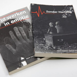 Edwin Spieard - Special Death Care, Airbrush Special Death Care, Wagens Special Death Care, voomalig ambu, voormalig ambulance, special death care, klinische lessen, postmortale zorg, thanatopraxie, buikpunctie, airbrush, vervoer, pacemaker, reconstructie, reconstructies, camouflage, camouflage cursus, airbrush cursus, presentaties, presentatie altijd werken in emotie, boeken, boek alrijd werken in emotie, boek als de dood begint te ruiken, boek zonder hartslag, aardbeving turkije, humanitaire hulp, death care germany, bodyseal, beladen presentatie, embalmer, specialistische postmortale zorg, Edwin spieard, Geert Teis, presentatie geert teis, uitverkochte zaal geert teis