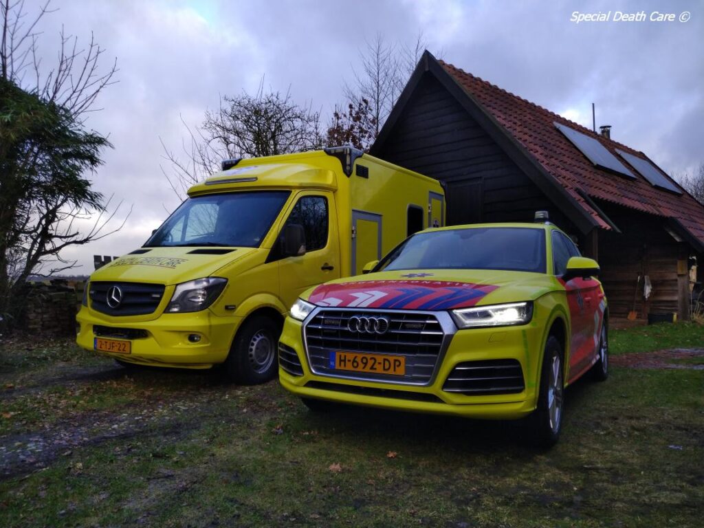 Special Death Care, Airbrush Special Death Care, Wagens Special Death Care, voomalig ambu, voormalig ambulance, special death care, klinische lessen, postmortale zorg, thanatopraxie, buikpunctie, airbrush, vervoer, pacemaker, reconstructie, reconstructies, camouflage, camouflage cursus, airbrush cursus, presentaties, presentatie altijd werken in emotie, boeken, boek alrijd werken in emotie, boek als de dood begint te ruiken, boek zonder hartslag, aardbeving turkije, humanitaire hulp, death care germany, bodyseal, beladen presentatie, embalmer, specialistische postmortale zorg, Edwin spieard