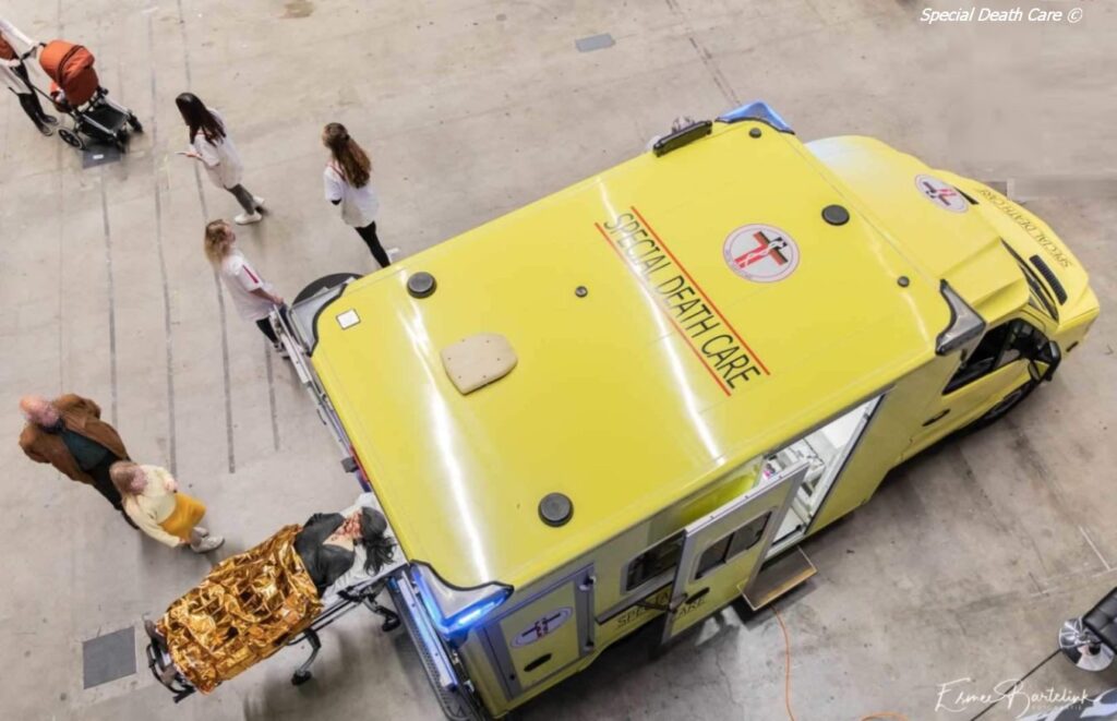 Special Death Care, Airbrush Special Death Care, Wagens Special Death Care, voomalig ambu, voormalig ambulance, special death care, klinische lessen, postmortale zorg, thanatopraxie, buikpunctie, airbrush, vervoer, pacemaker, reconstructie, reconstructies, camouflage, camouflage cursus, airbrush cursus, presentaties, presentatie altijd werken in emotie, boeken, boek alrijd werken in emotie, boek als de dood begint te ruiken, boek zonder hartslag, aardbeving turkije, humanitaire hulp, death care germany, bodyseal, beladen presentatie, embalmer, specialistische postmortale zorg, Edwin spieard