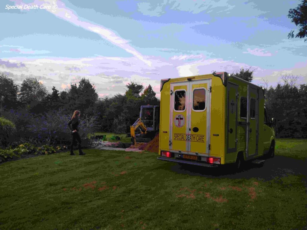 Special Death Care, Airbrush Special Death Care, Wagens Special Death Care, voomalig ambu, voormalig ambulance, special death care, klinische lessen, postmortale zorg, thanatopraxie, buikpunctie, airbrush, vervoer, pacemaker, reconstructie, reconstructies, camouflage, camouflage cursus, airbrush cursus, presentaties, presentatie altijd werken in emotie, boeken, boek alrijd werken in emotie, boek als de dood begint te ruiken, boek zonder hartslag, aardbeving turkije, humanitaire hulp, death care germany, bodyseal, beladen presentatie, embalmer, specialistische postmortale zorg, Edwin spieard