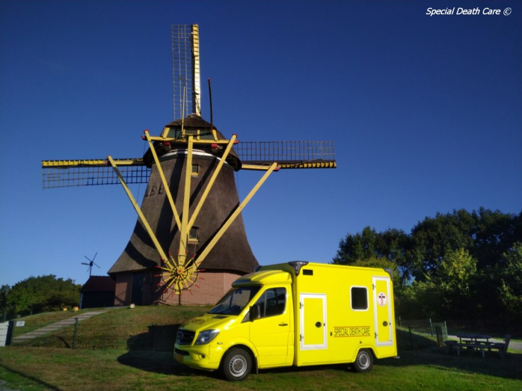 Special Death Care ambulance, Airbrush Special Death Care, Wagens Special Death Care, voomalig ambu, voormalig ambulance, special death care, klinische lessen, postmortale zorg, thanatopraxie, buikpunctie, airbrush, vervoer, pacemaker, reconstructie, reconstructies, camouflage, camouflage cursus, airbrush cursus, presentaties, presentatie altijd werken in emotie, boeken, boek alrijd werken in emotie, boek als de dood begint te ruiken, boek zonder hartslag, aardbeving turkije, humanitaire hulp, death care germany, bodyseal, beladen presentatie, embalmer, specialistische postmortale zorg, Edwin spieard