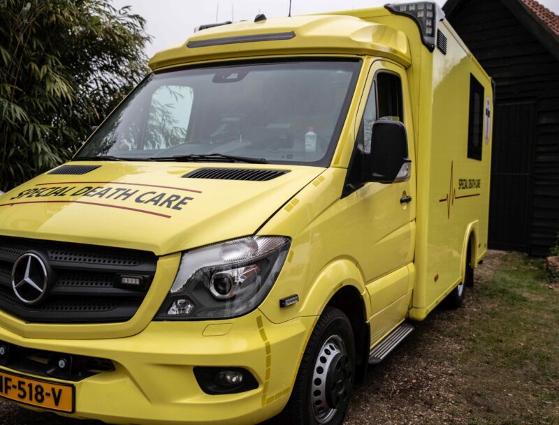 Edwin Spieard - Special Death Care, Airbrush Special Death Care, Wagens Special Death Care, voomalig ambu, voormalig ambulance, special death care, klinische lessen, postmortale zorg, thanatopraxie, buikpunctie, airbrush, vervoer, pacemaker, reconstructie, reconstructies, camouflage, camouflage cursus, airbrush cursus, presentaties, presentatie altijd werken in emotie, boeken, boek alrijd werken in emotie, boek als de dood begint te ruiken, boek zonder hartslag, aardbeving turkije, humanitaire hulp, death care germany, bodyseal, beladen presentatie, embalmer, specialistische postmortale zorg, Edwin spieard