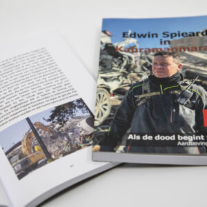 Edwin Spieard - Special Death Care, Airbrush Special Death Care, Wagens Special Death Care, voomalig ambu, voormalig ambulance, special death care, klinische lessen, postmortale zorg, thanatopraxie, buikpunctie, airbrush, vervoer, pacemaker, reconstructie, reconstructies, camouflage, camouflage cursus, airbrush cursus, presentaties, presentatie altijd werken in emotie, boeken, boek alrijd werken in emotie, boek als de dood begint te ruiken, boek zonder hartslag, aardbeving turkije, humanitaire hulp, death care germany, bodyseal, beladen presentatie, embalmer, specialistische postmortale zorg, Edwin spieard, Geert Teis, presentatie geert teis, uitverkochte zaal geert teis