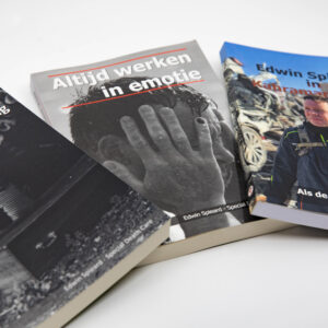 Edwin Spieard - Special Death Care, Airbrush Special Death Care, Wagens Special Death Care, voomalig ambu, voormalig ambulance, special death care, klinische lessen, postmortale zorg, thanatopraxie, buikpunctie, airbrush, vervoer, pacemaker, reconstructie, reconstructies, camouflage, camouflage cursus, airbrush cursus, presentaties, presentatie altijd werken in emotie, boeken, boek alrijd werken in emotie, boek als de dood begint te ruiken, boek zonder hartslag, aardbeving turkije, humanitaire hulp, death care germany, bodyseal, beladen presentatie, embalmer, specialistische postmortale zorg, Edwin spieard, Geert Teis, presentatie geert teis, uitverkochte zaal geert teis