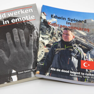 Edwin Spieard - Special Death Care, Airbrush Special Death Care, Wagens Special Death Care, voomalig ambu, voormalig ambulance, special death care, klinische lessen, postmortale zorg, thanatopraxie, buikpunctie, airbrush, vervoer, pacemaker, reconstructie, reconstructies, camouflage, camouflage cursus, airbrush cursus, presentaties, presentatie altijd werken in emotie, boeken, boek alrijd werken in emotie, boek als de dood begint te ruiken, boek zonder hartslag, aardbeving turkije, humanitaire hulp, death care germany, bodyseal, beladen presentatie, embalmer, specialistische postmortale zorg, Edwin spieard, Geert Teis, presentatie geert teis, uitverkochte zaal geert teis