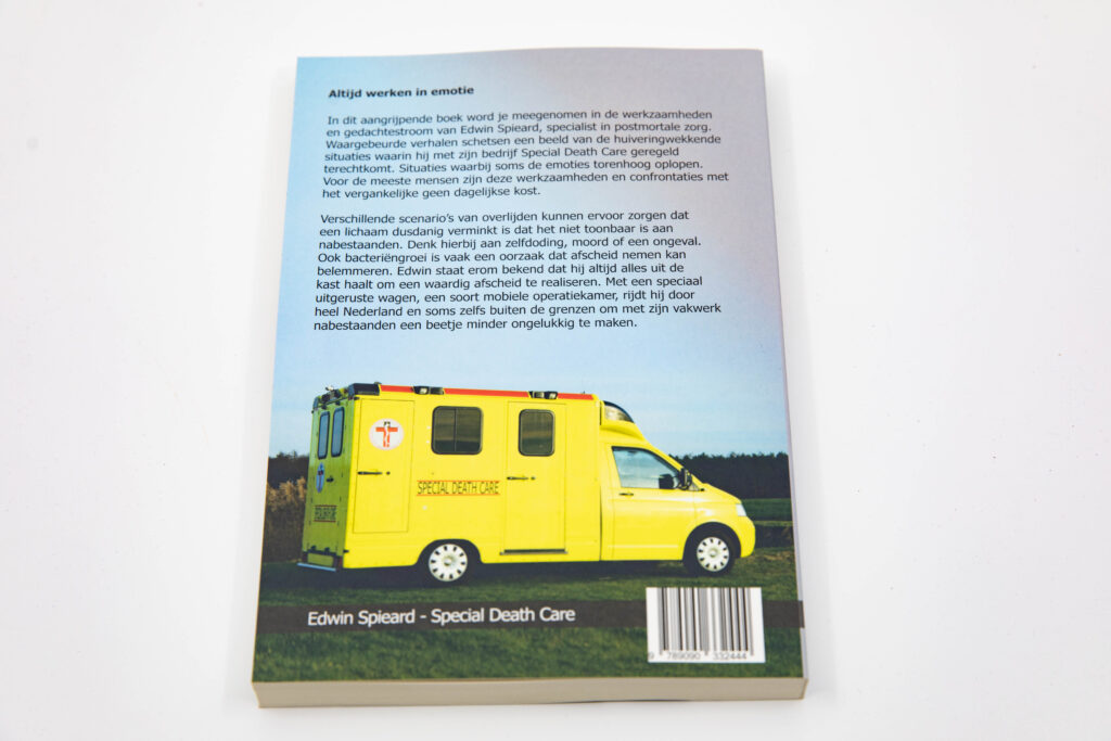 Edwin Spieard - Special Death Care, Airbrush Special Death Care, Wagens Special Death Care, voomalig ambu, voormalig ambulance, special death care, klinische lessen, postmortale zorg, thanatopraxie, buikpunctie, airbrush, vervoer, pacemaker, reconstructie, reconstructies, camouflage, camouflage cursus, airbrush cursus, presentaties, presentatie altijd werken in emotie, boeken, boek alrijd werken in emotie, boek als de dood begint te ruiken, boek zonder hartslag, aardbeving turkije, humanitaire hulp, death care germany, bodyseal, beladen presentatie, embalmer, specialistische postmortale zorg, Edwin spieard, Geert Teis, presentatie geert teis, uitverkochte zaal geert teis